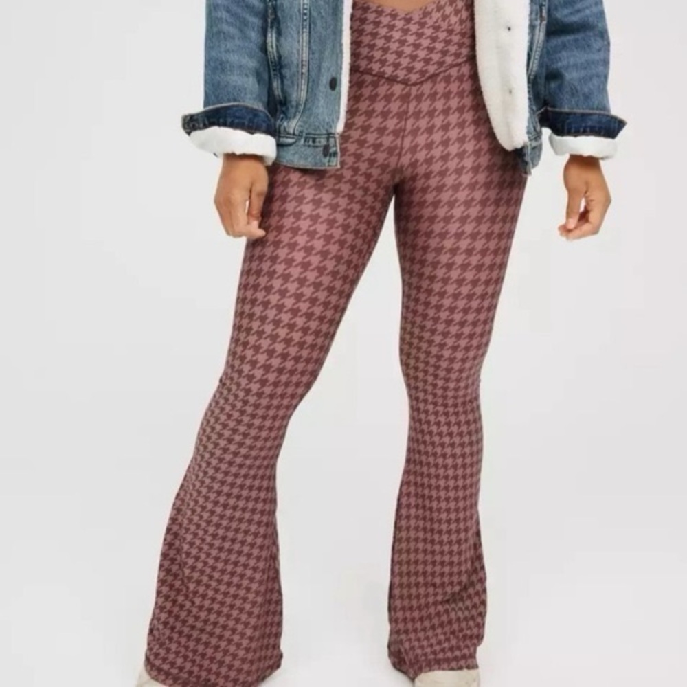 Offline by Aerie Houndstooth Real Me Crossover Super Flare Leggings S